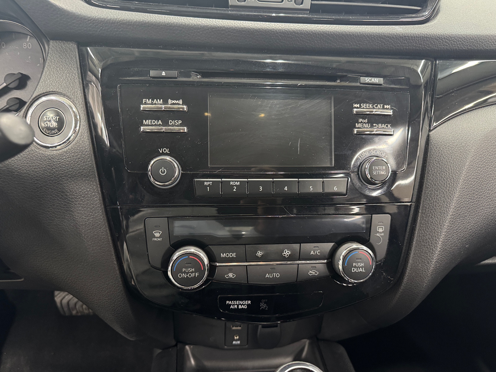 Thumbnail: 2017 Nissan Rogue Sport - 4