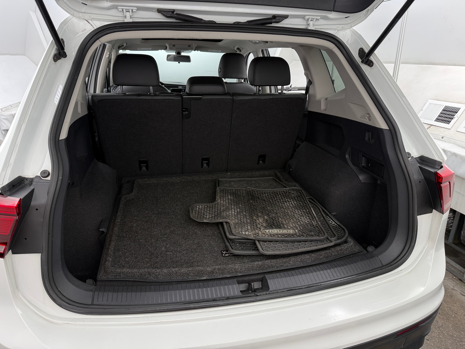 Thumbnail: 2019 Volkswagen Tiguan - 6