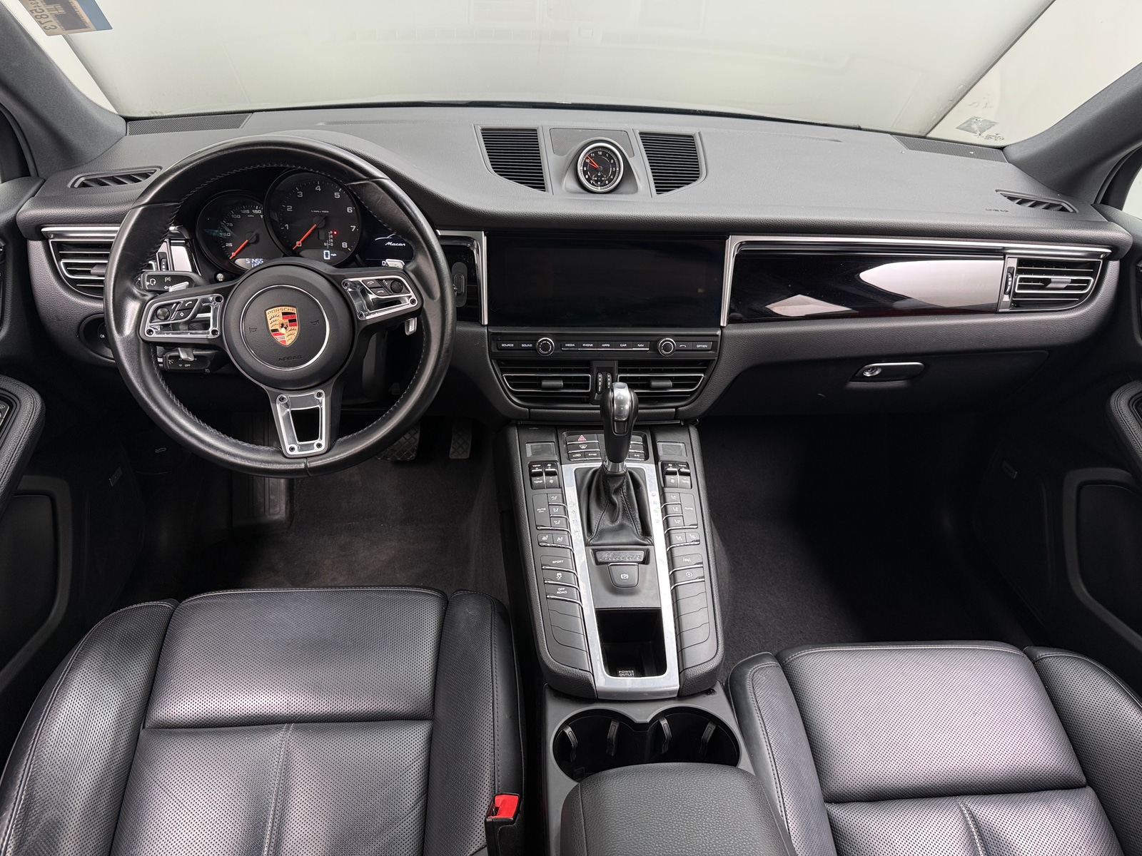 Thumbnail: 2020 Porsche Macan - 2