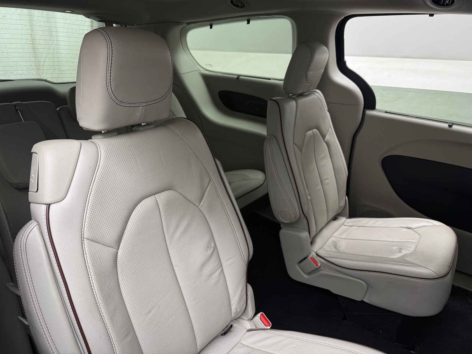 Thumbnail: 2018 Chrysler Pacifica - 5