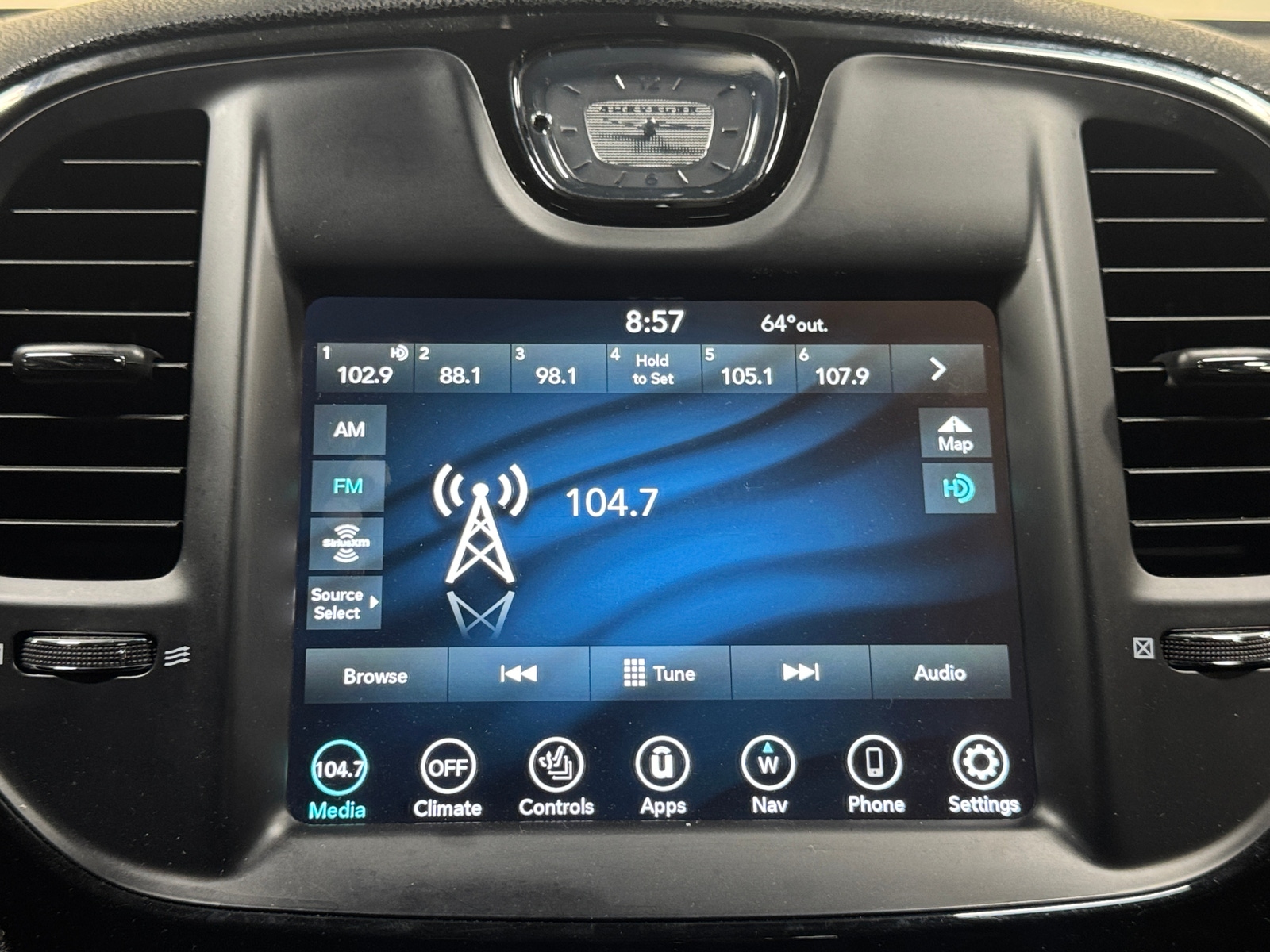 Thumbnail: 2022 Chrysler 300 - 3