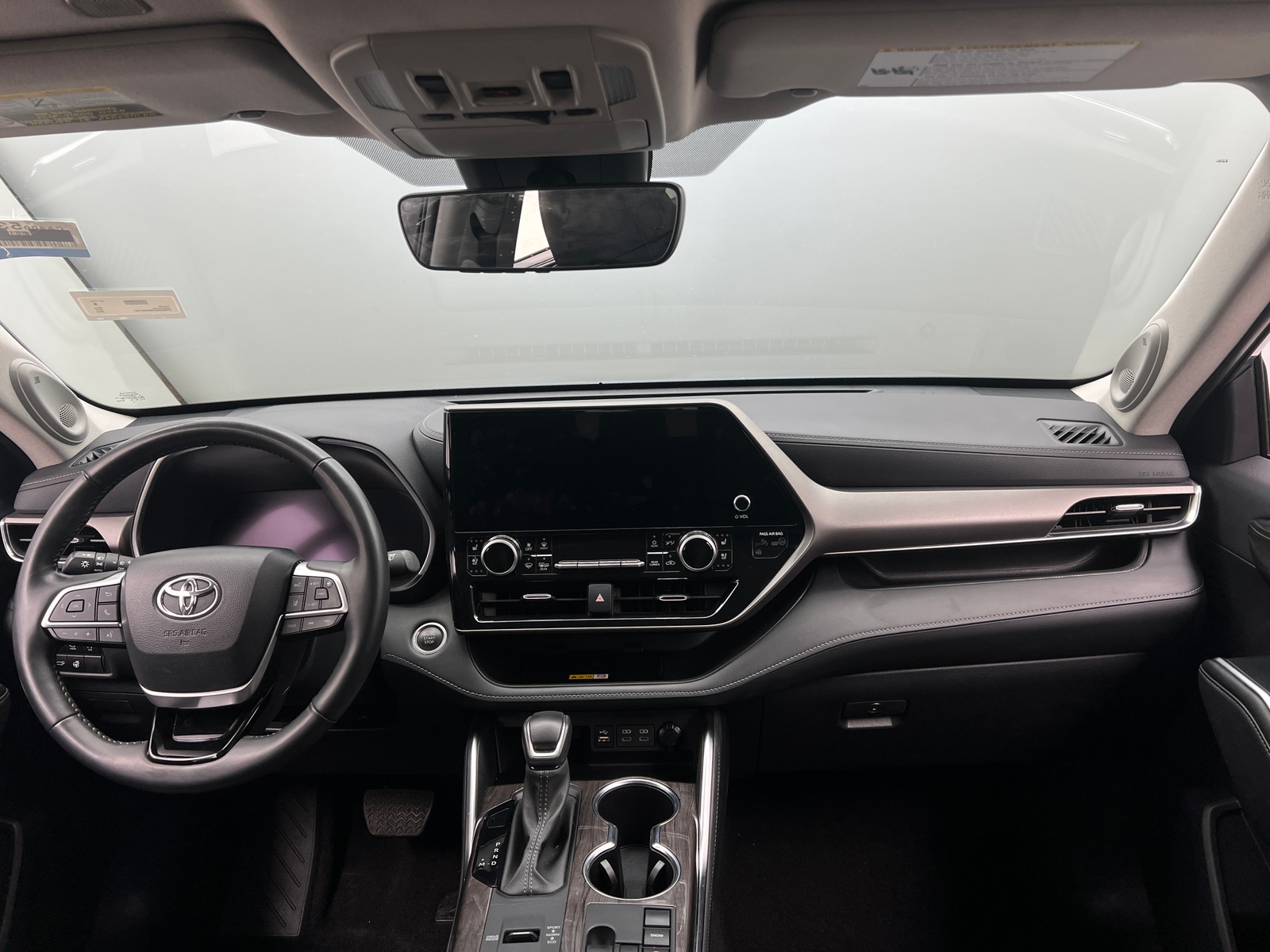 Thumbnail: 2024 Toyota Highlander - 3