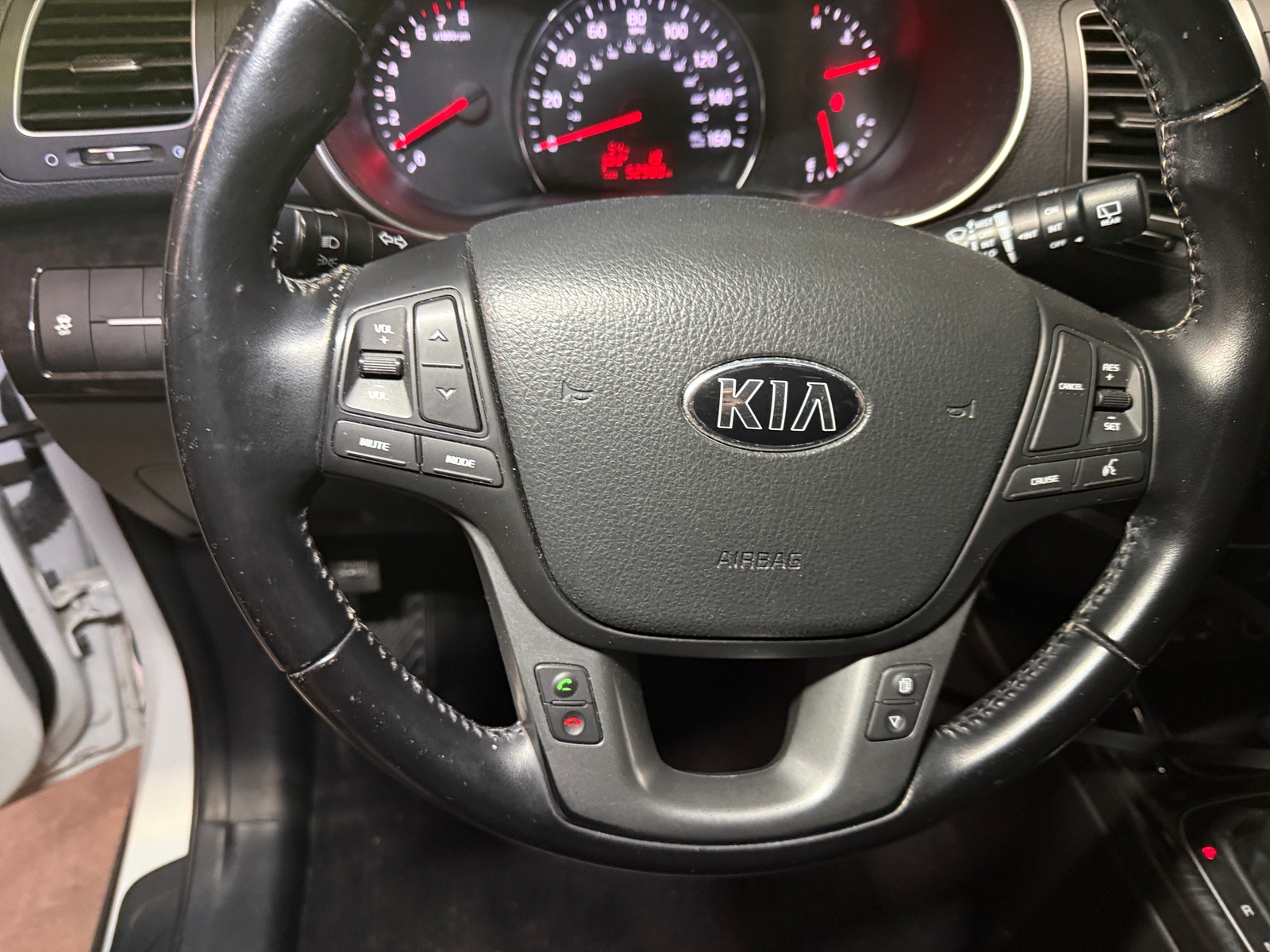 Thumbnail: 2015 Kia Sorento - 4