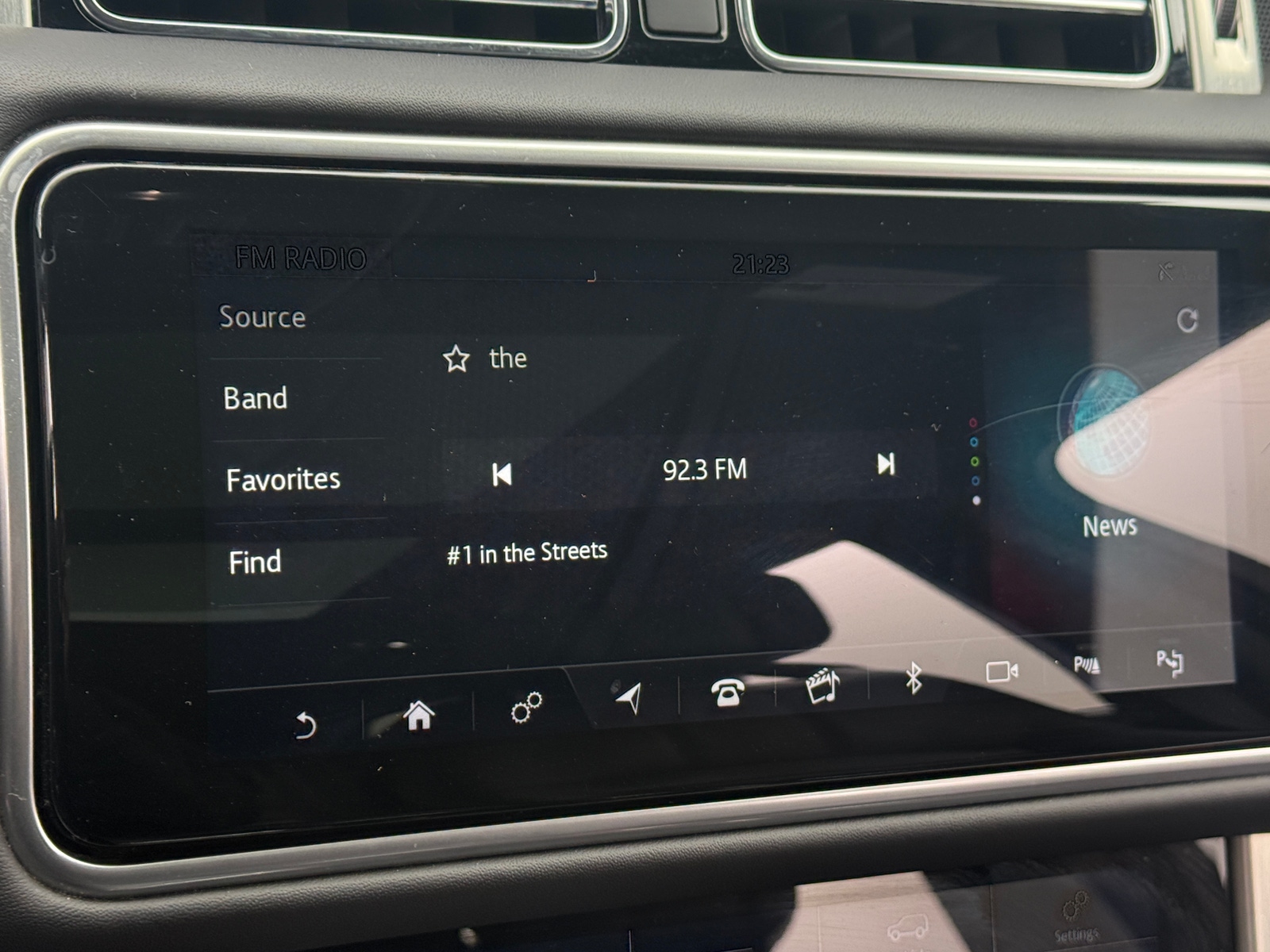 Thumbnail: 2021 Land Rover Range Rover - 3