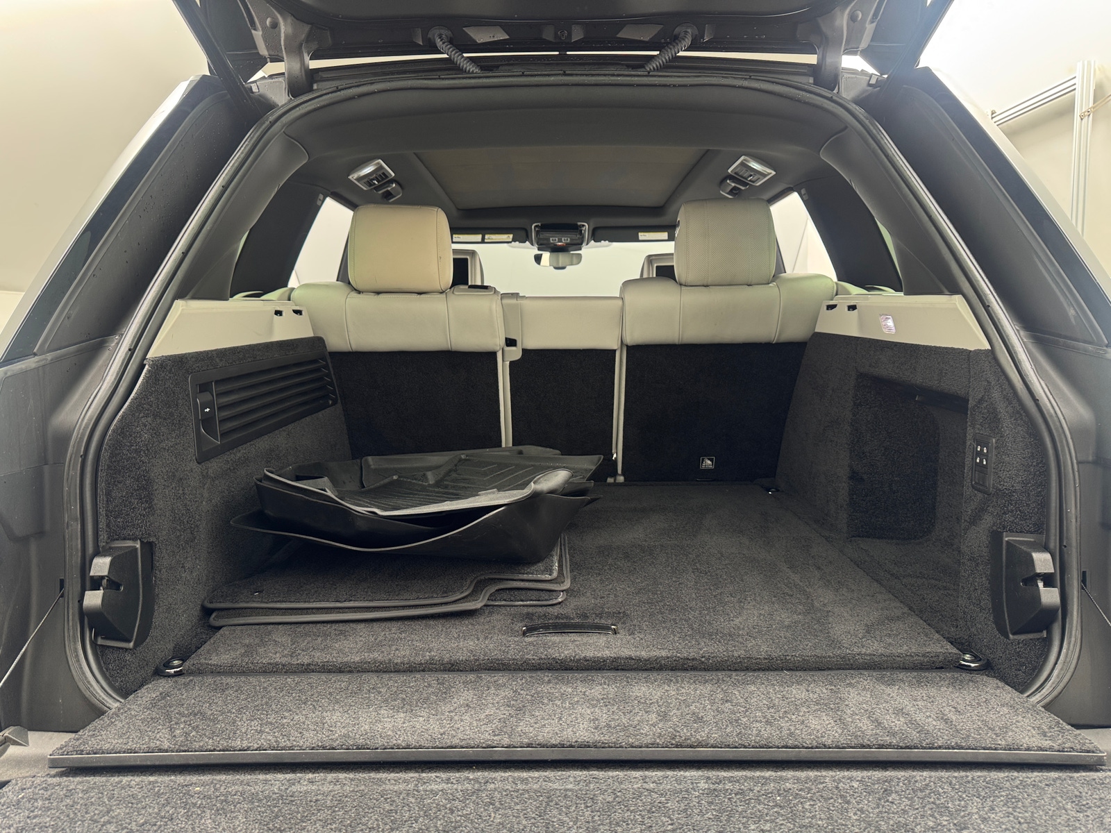 Thumbnail: 2017 Land Rover Range Rover - 6