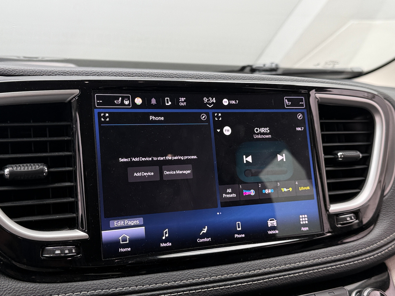 Thumbnail: 2022 Chrysler Pacifica - 3