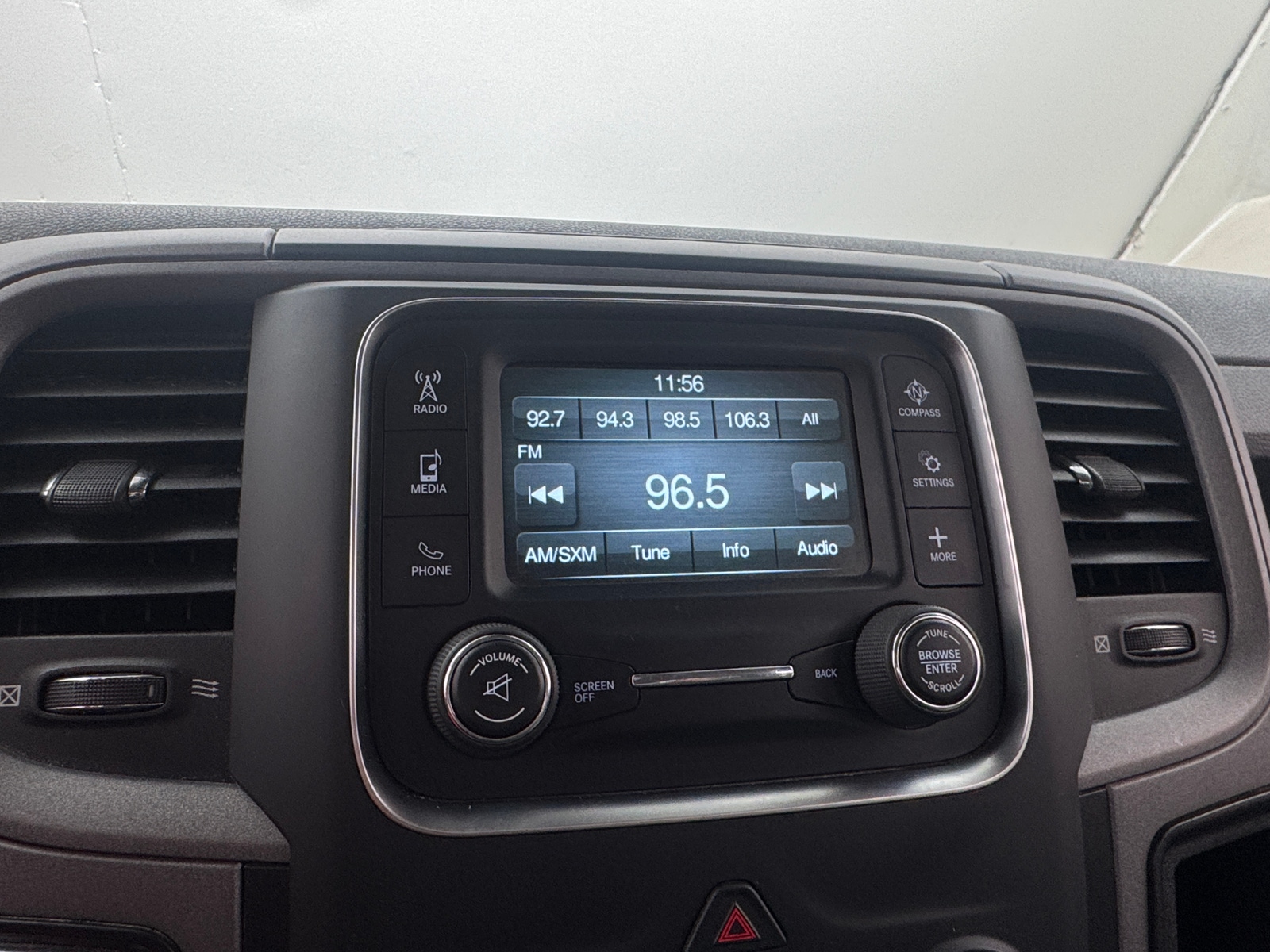 Thumbnail: 2019 RAM 1500 Classic - 4