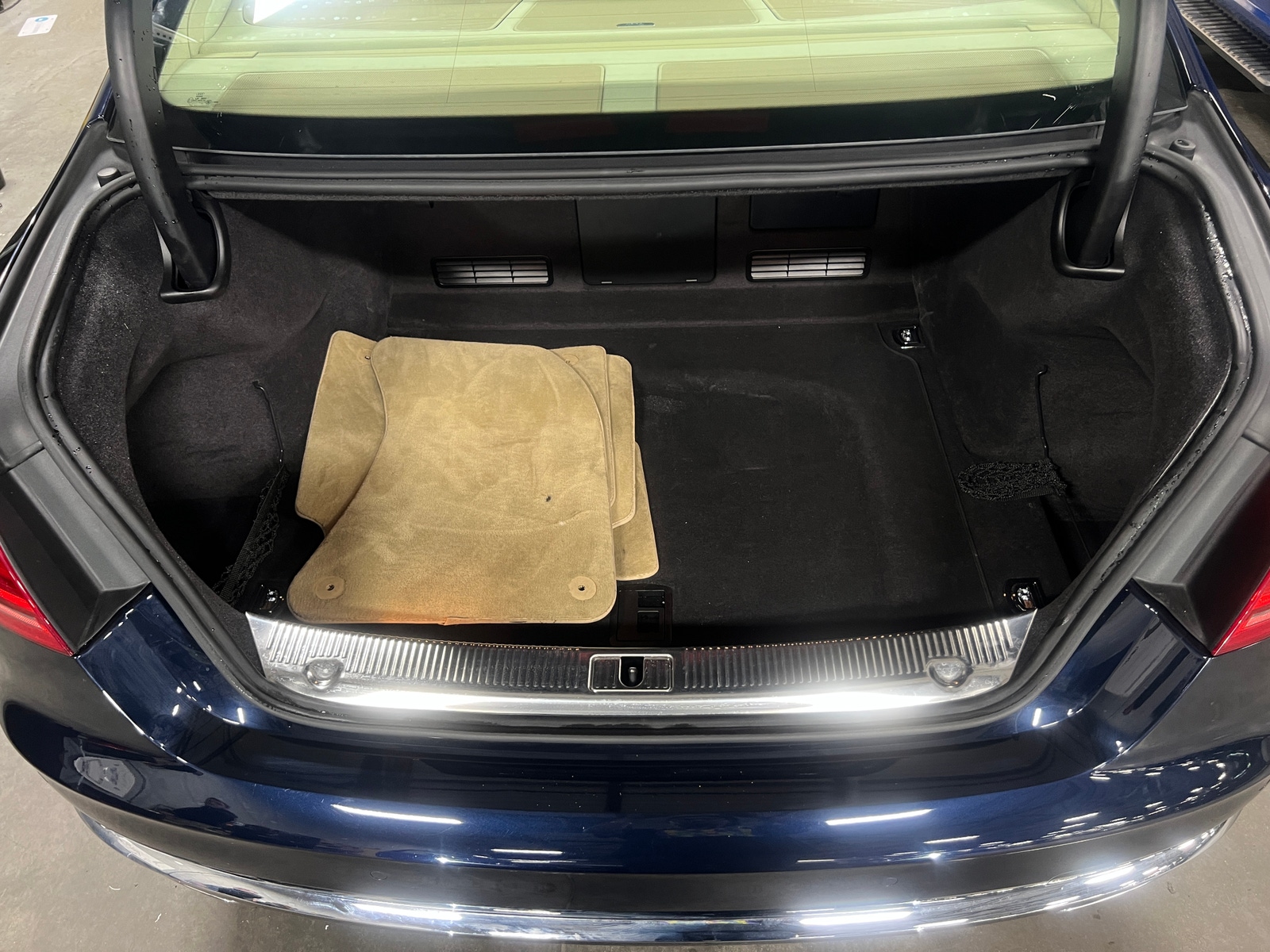 Thumbnail: 2014 Audi A8 - 6