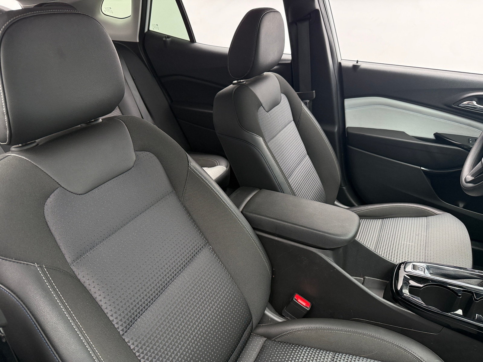 Thumbnail: 2025 Chevrolet Trax - 2