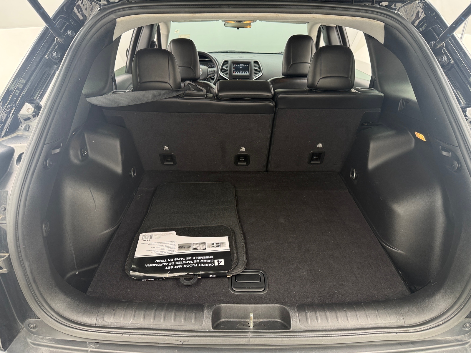 Thumbnail: 2019 Jeep Cherokee - 7