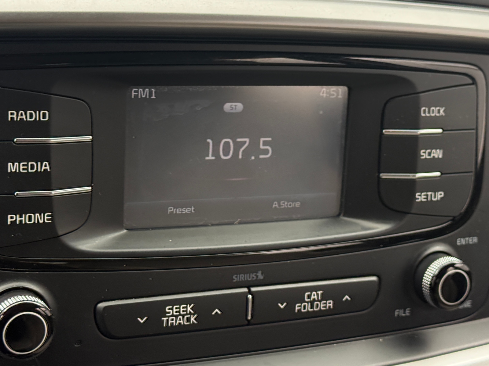 Thumbnail: 2017 Kia Sorento - 4