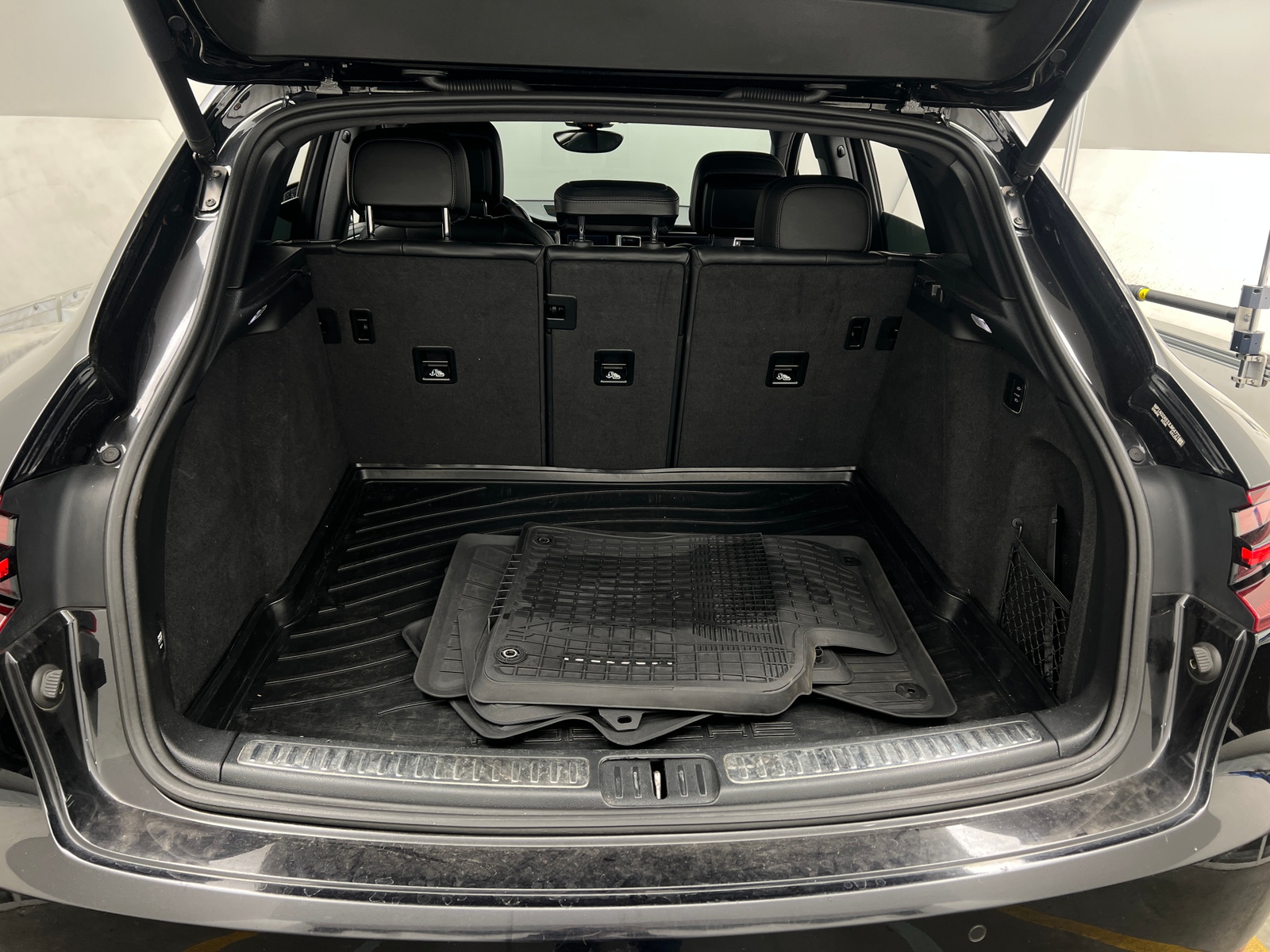 Thumbnail: 2018 Porsche Macan - 6