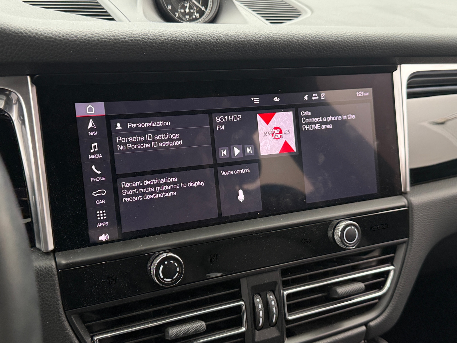 Thumbnail: 2022 Porsche Macan - 3