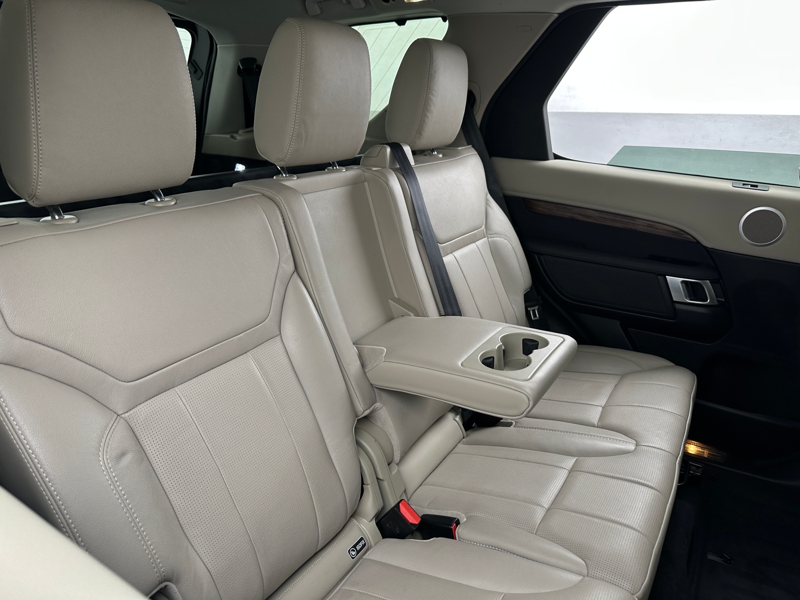 Thumbnail: 2019 Land Rover Discovery - 5