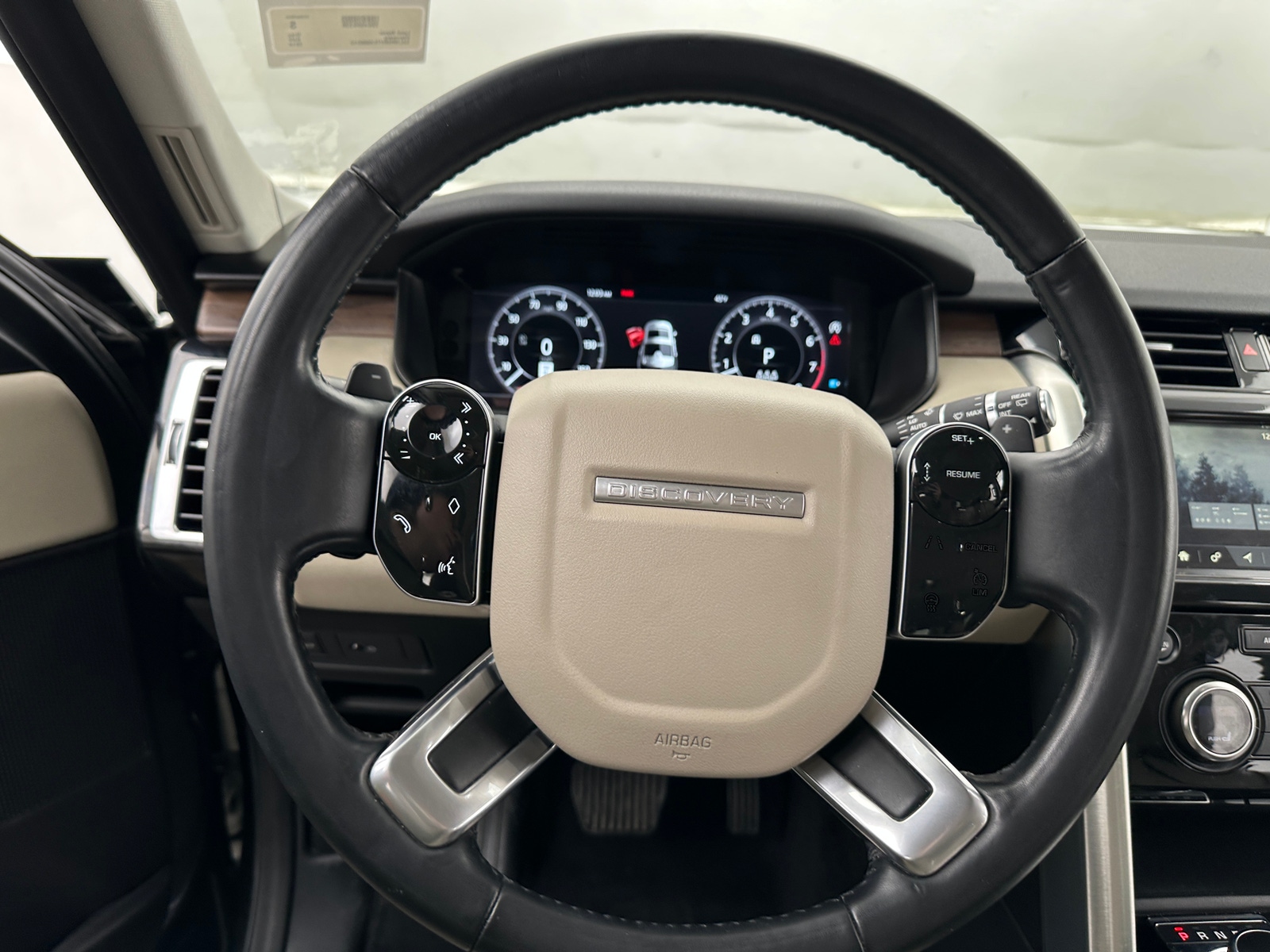 Thumbnail: 2019 Land Rover Discovery - 4