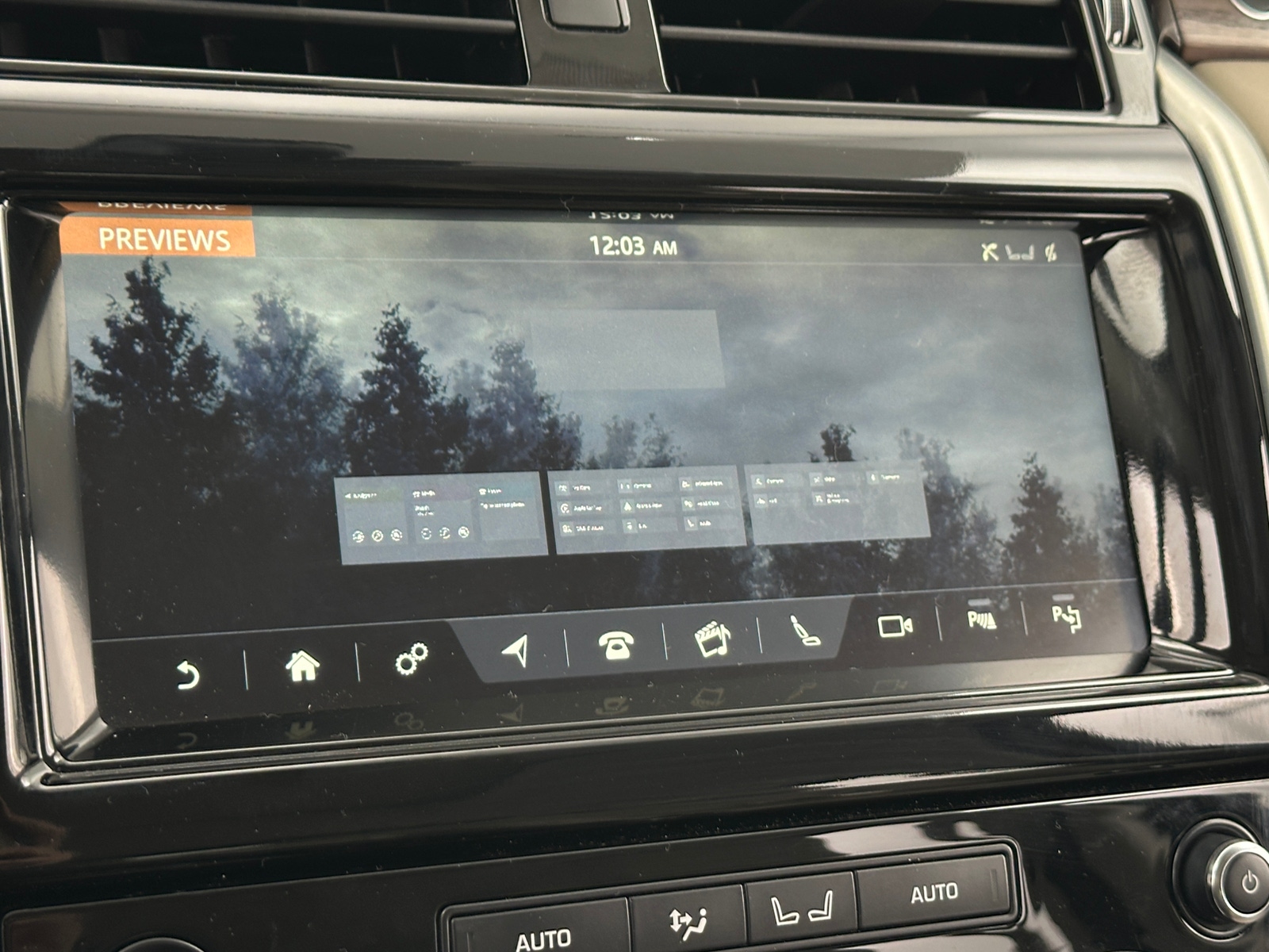 Thumbnail: 2019 Land Rover Discovery - 3