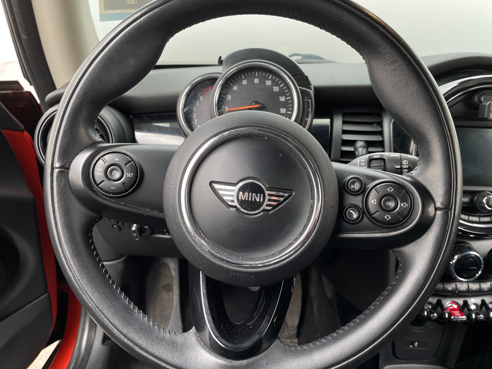 Thumbnail: 2019 MINI Cooper Hardtop - 4