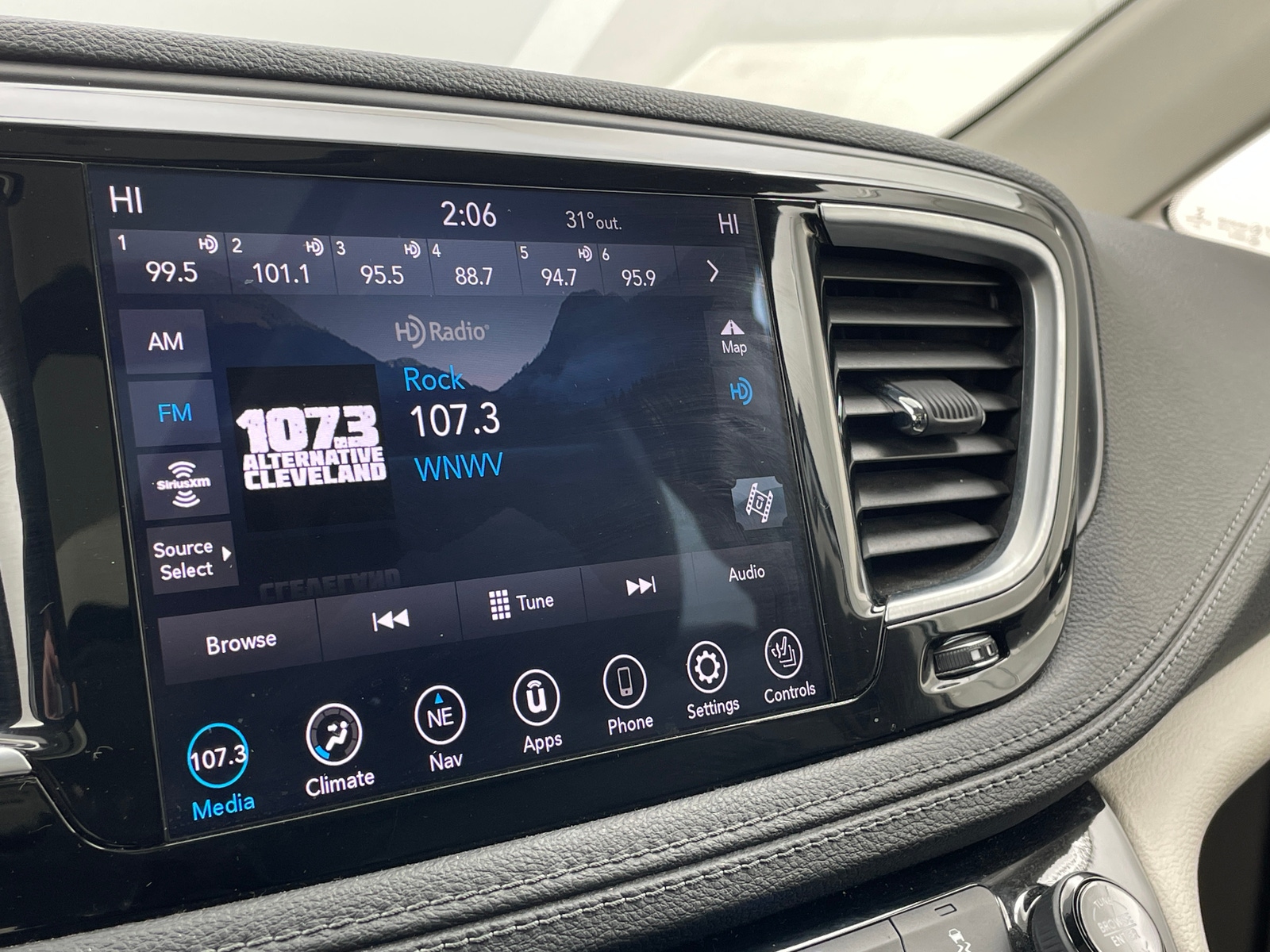 Thumbnail: 2020 Chrysler Pacifica - 3