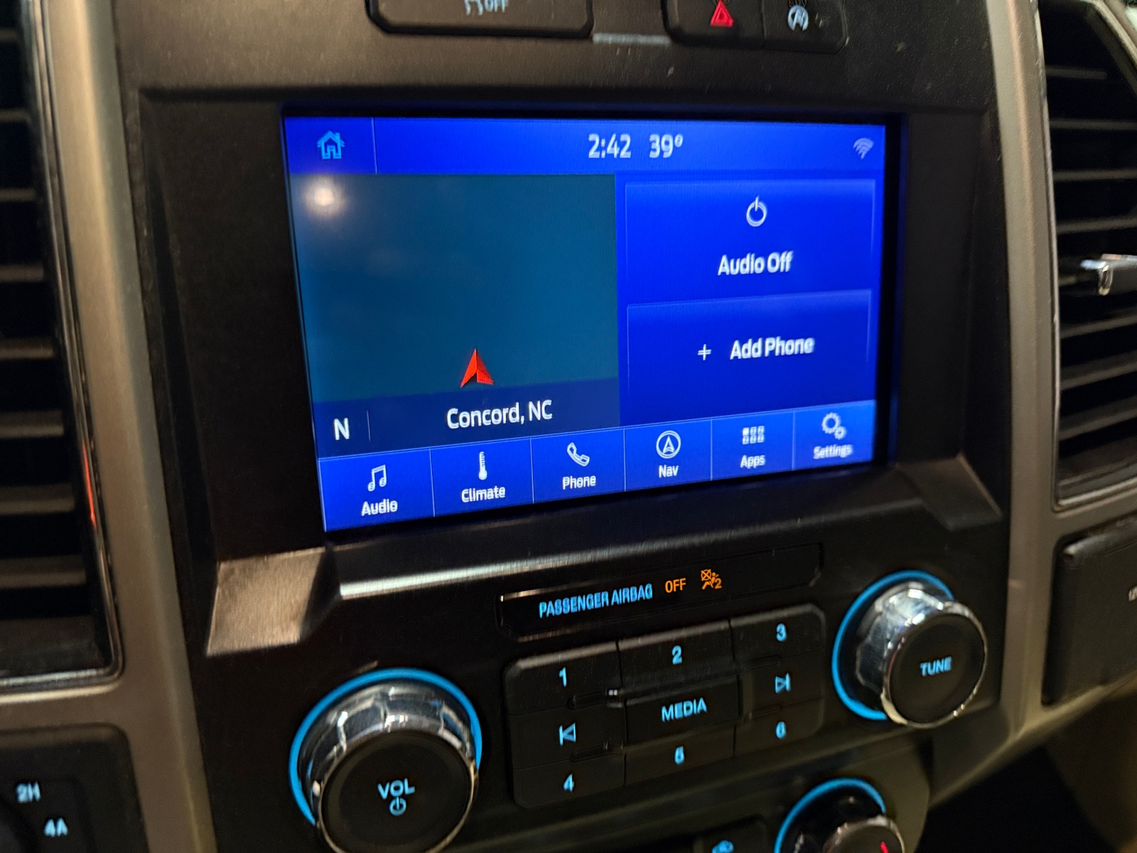 Thumbnail: 2019 Ford Econoline - 3