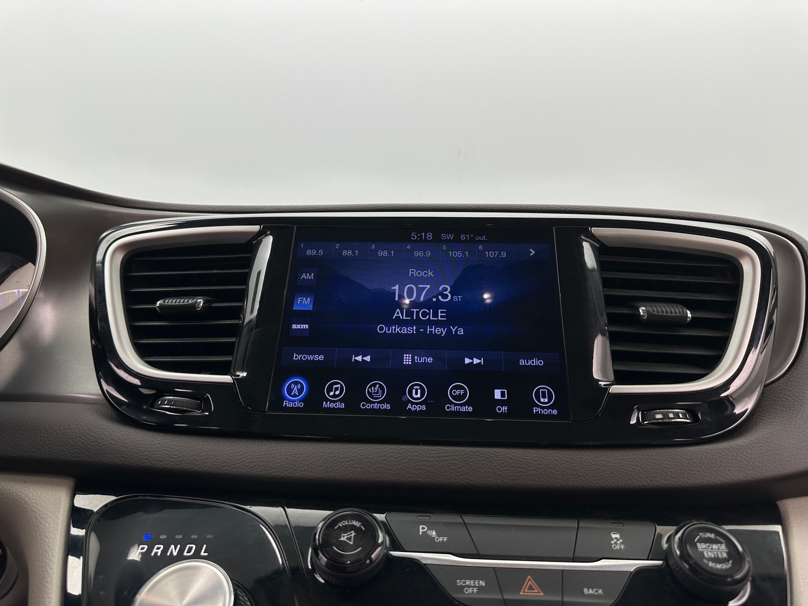 Thumbnail: 2017 Chrysler Pacifica - 3