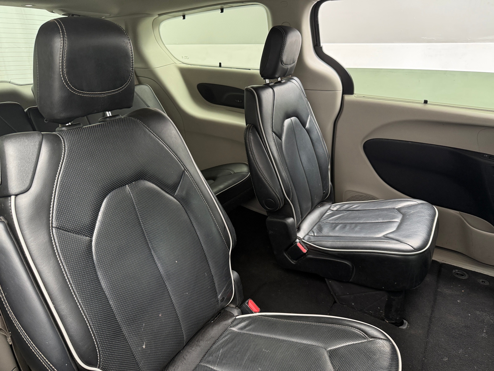 Thumbnail: 2022 Chrysler Pacifica - 5