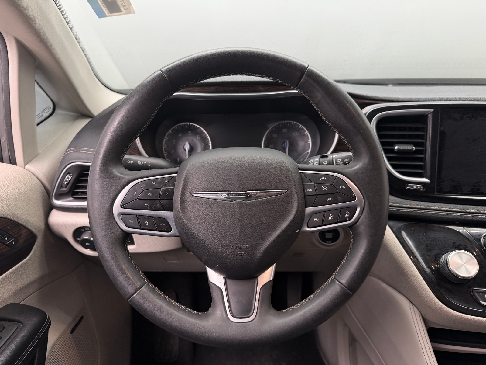 Thumbnail: 2022 Chrysler Pacifica - 4