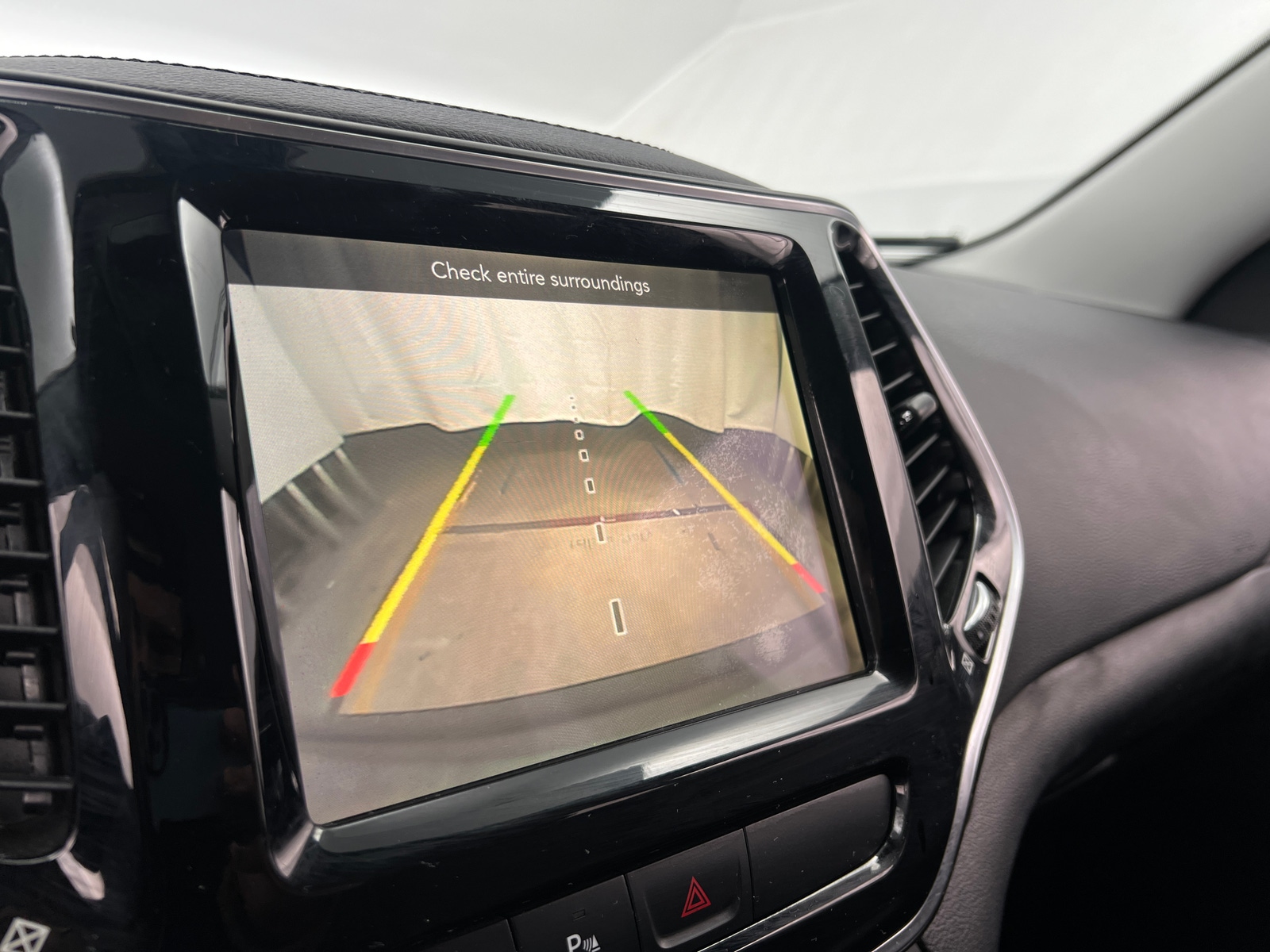 Thumbnail: 2019 Jeep Cherokee - 3