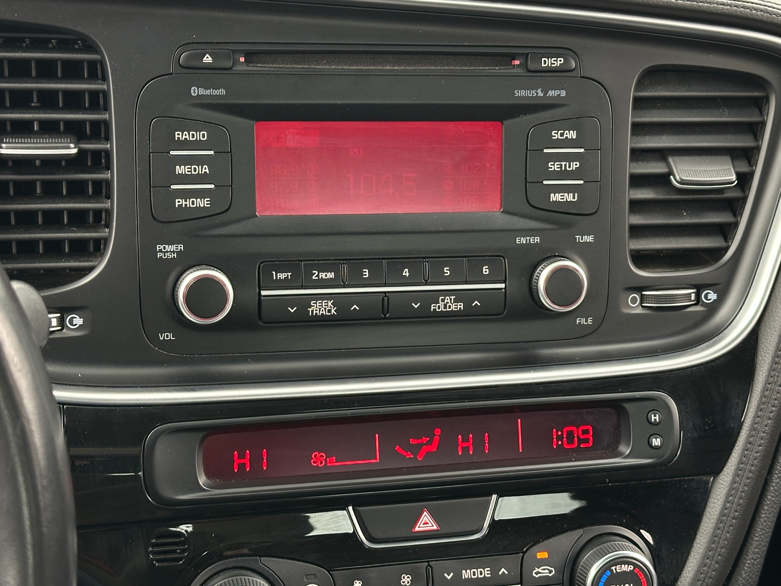 Thumbnail: 2015 Kia Optima - 3