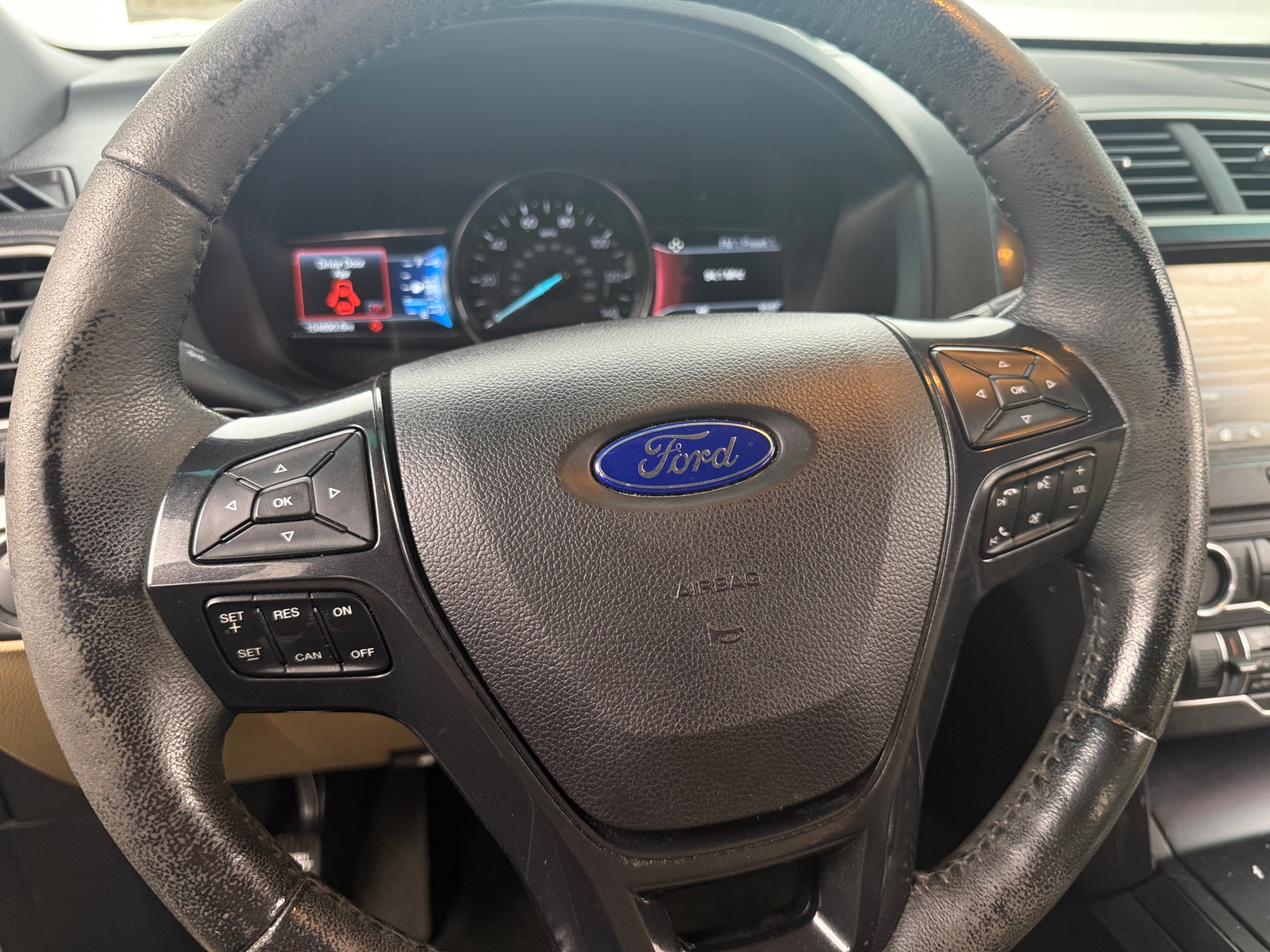 Thumbnail: 2016 Ford Explorer - 5