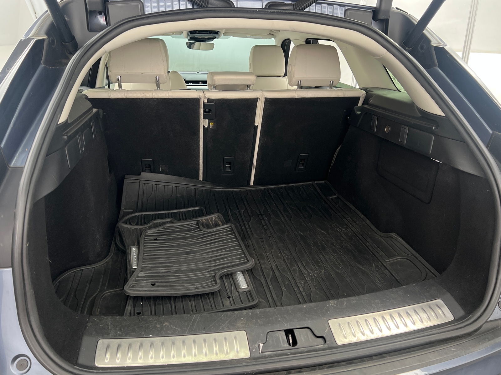 Thumbnail: 2020 Land Rover Range Rover Velar - 6