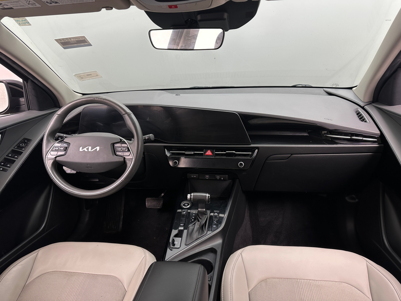 Thumbnail: 2023 Kia Niro - 3