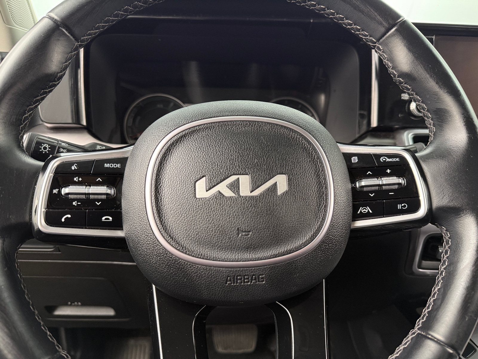 Thumbnail: 2022 Kia Sorento - 4