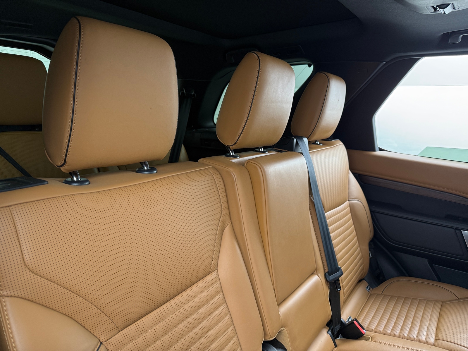 Thumbnail: 2020 Land Rover Discovery - 5