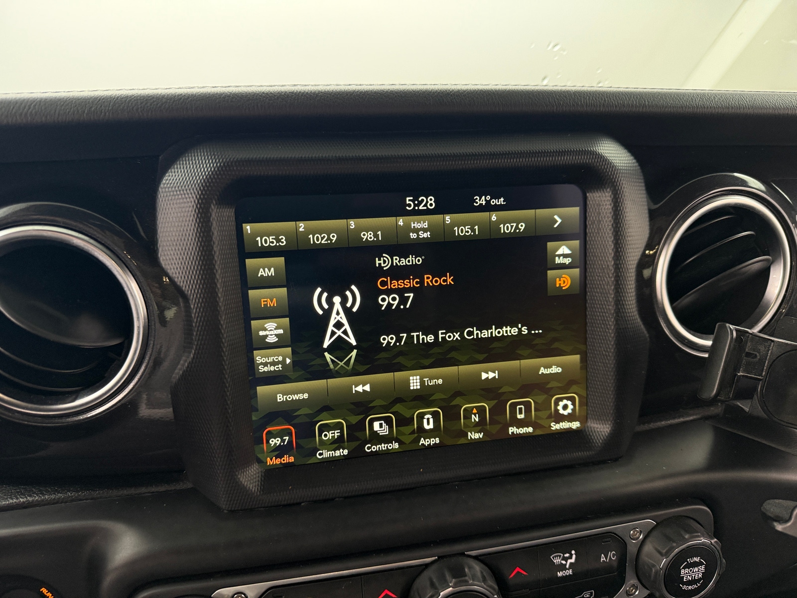 Thumbnail: 2021 Jeep Wrangler - 3