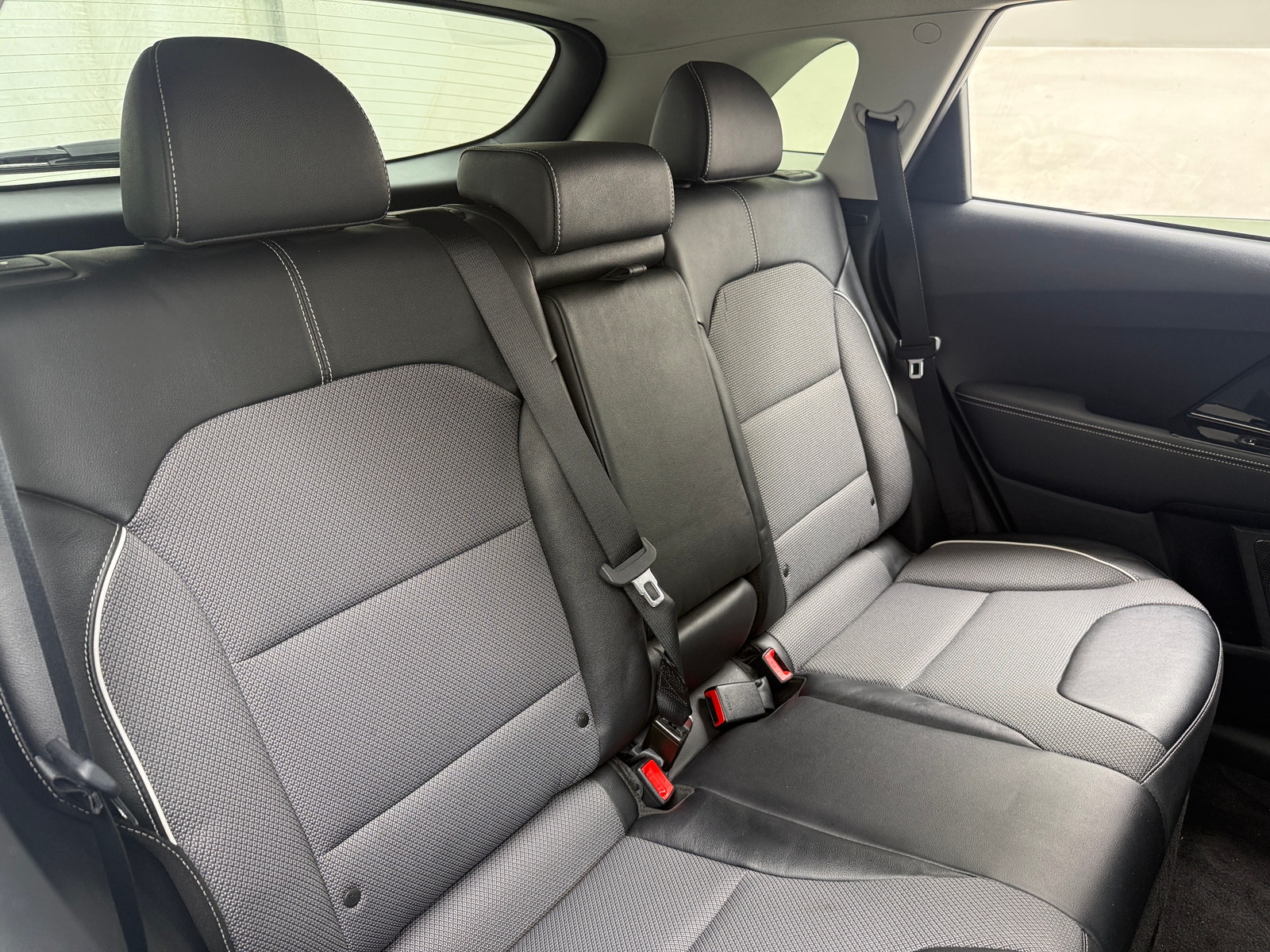 Thumbnail: 2022 Kia Niro - 6