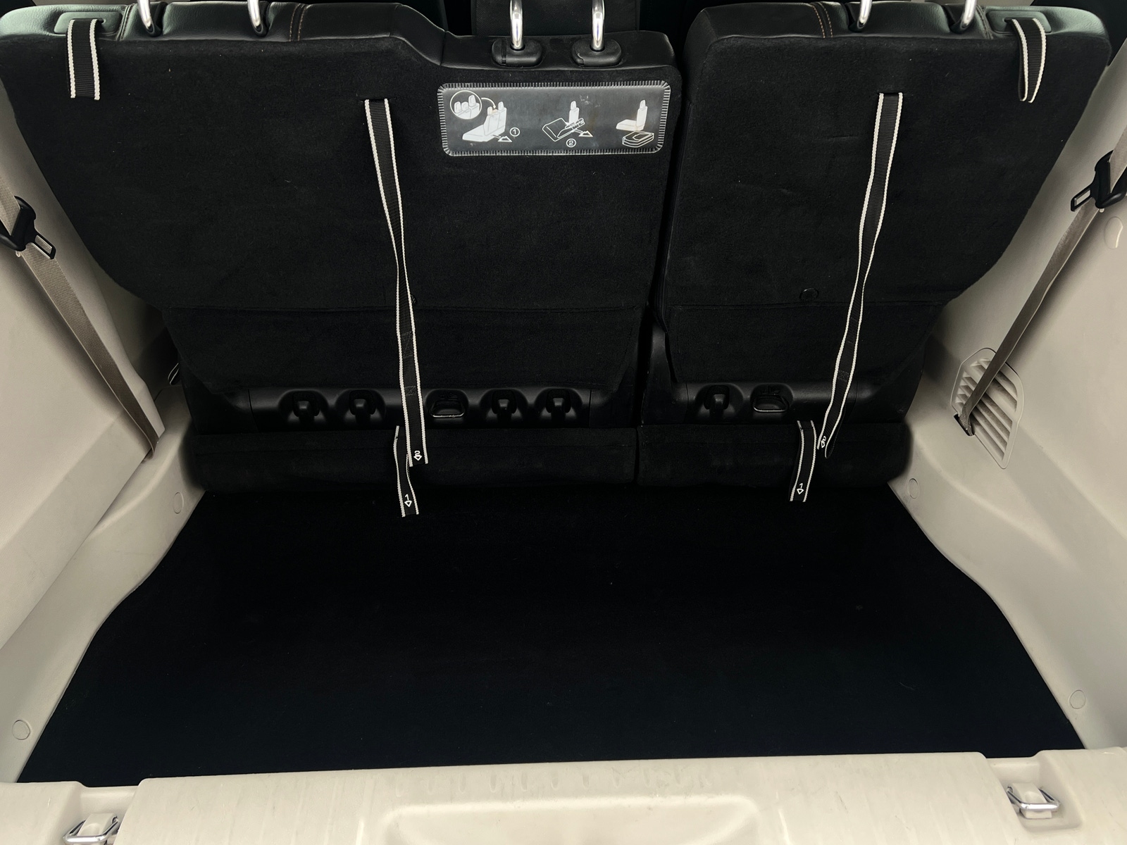 Thumbnail: 2019 Chrysler Pacifica - 6