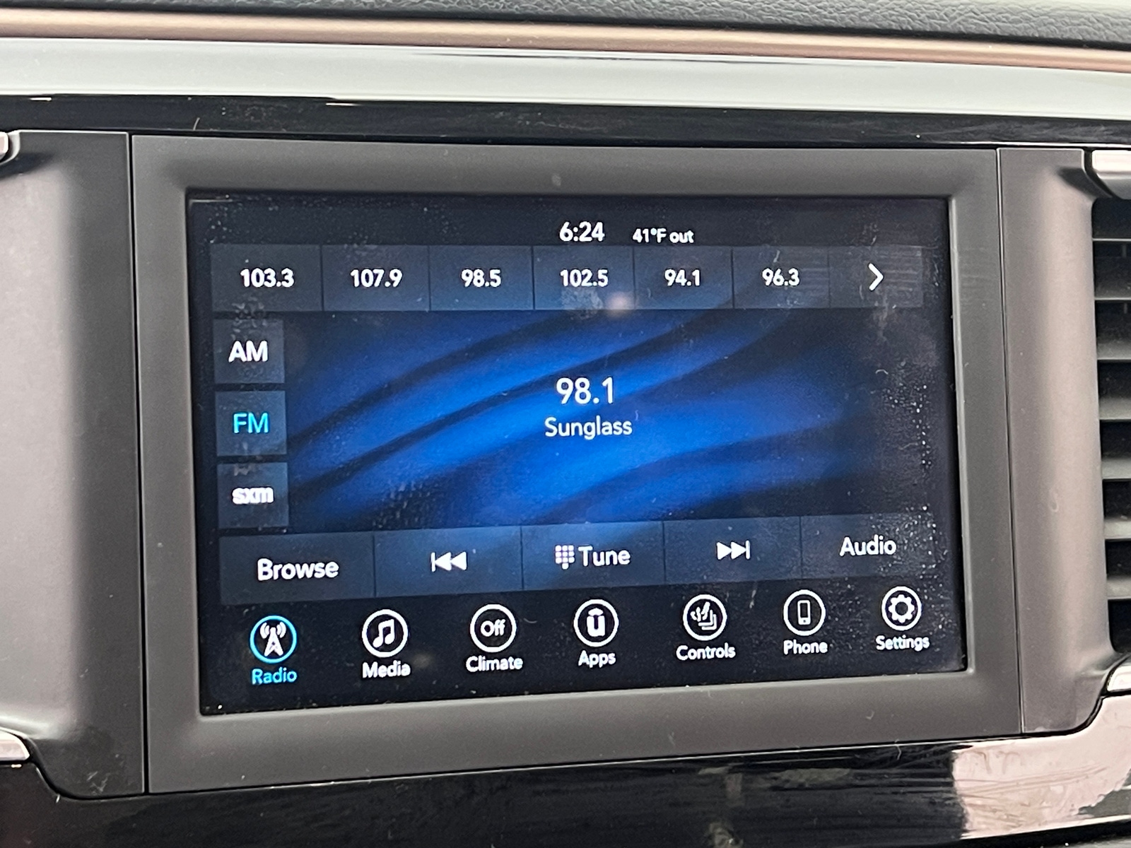 Thumbnail: 2019 Chrysler Pacifica - 3