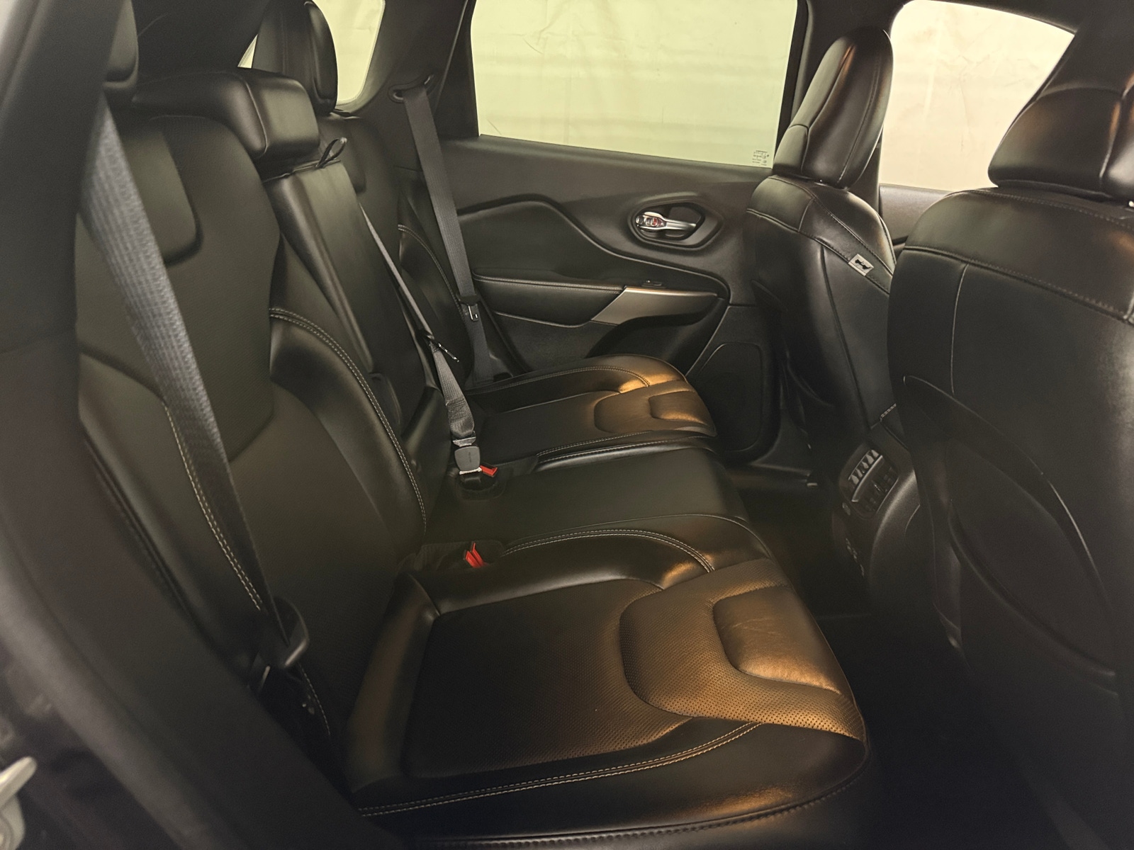 Thumbnail: 2021 Jeep Cherokee - 5