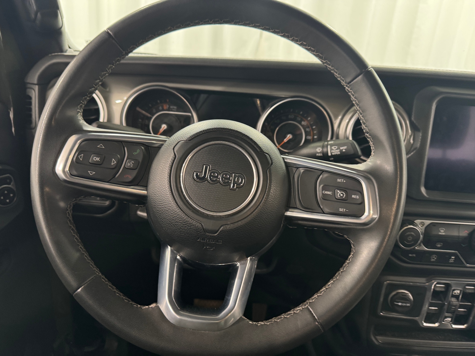 Thumbnail: 2023 Jeep Gladiator - 5