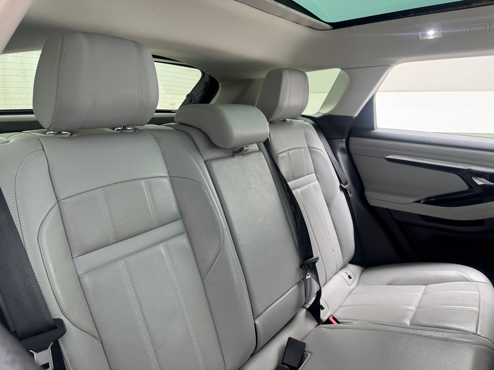 Thumbnail: 2020 Land Rover Range Rover Evoque - 5