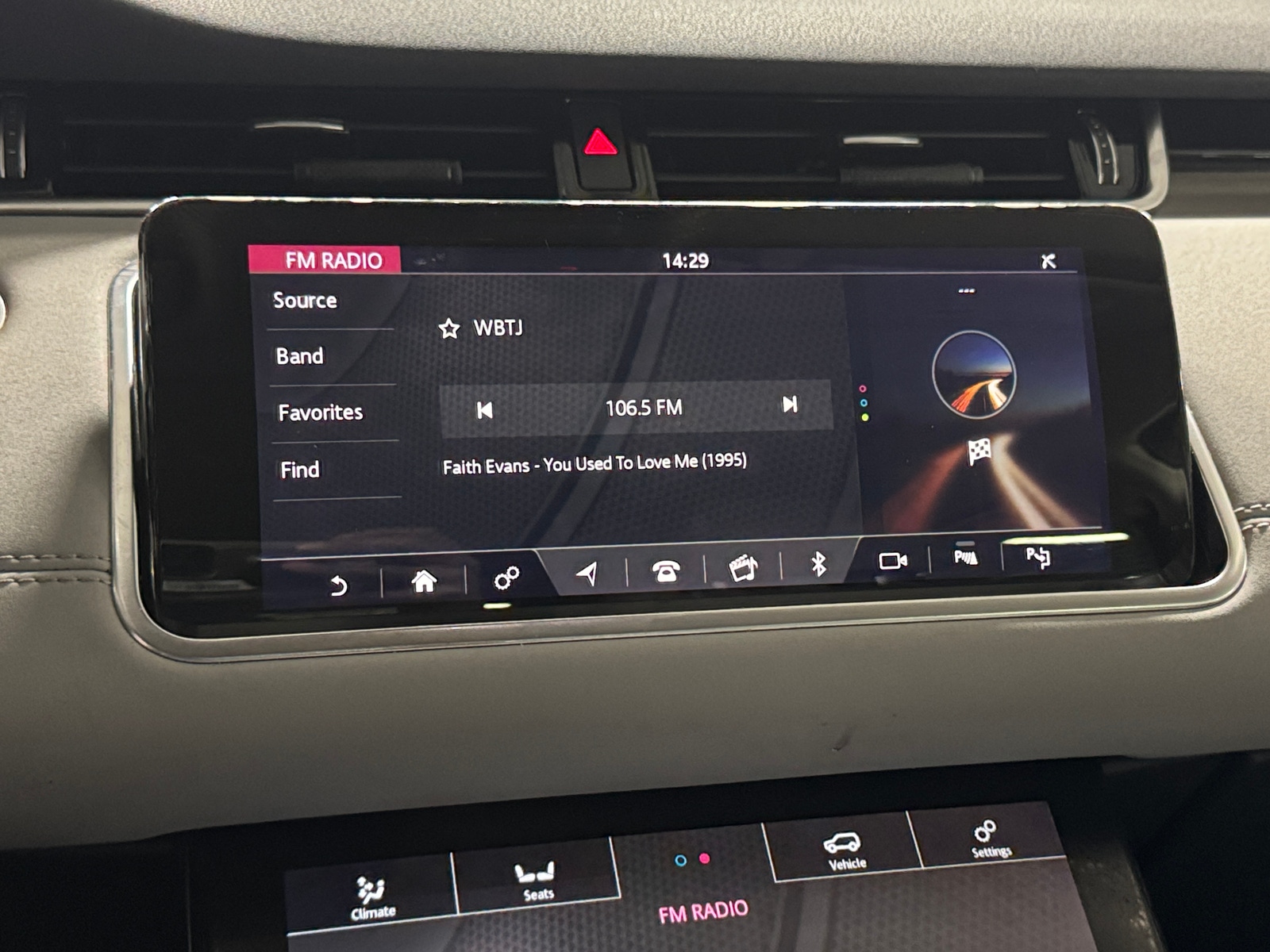 Thumbnail: 2020 Land Rover Range Rover Evoque - 3