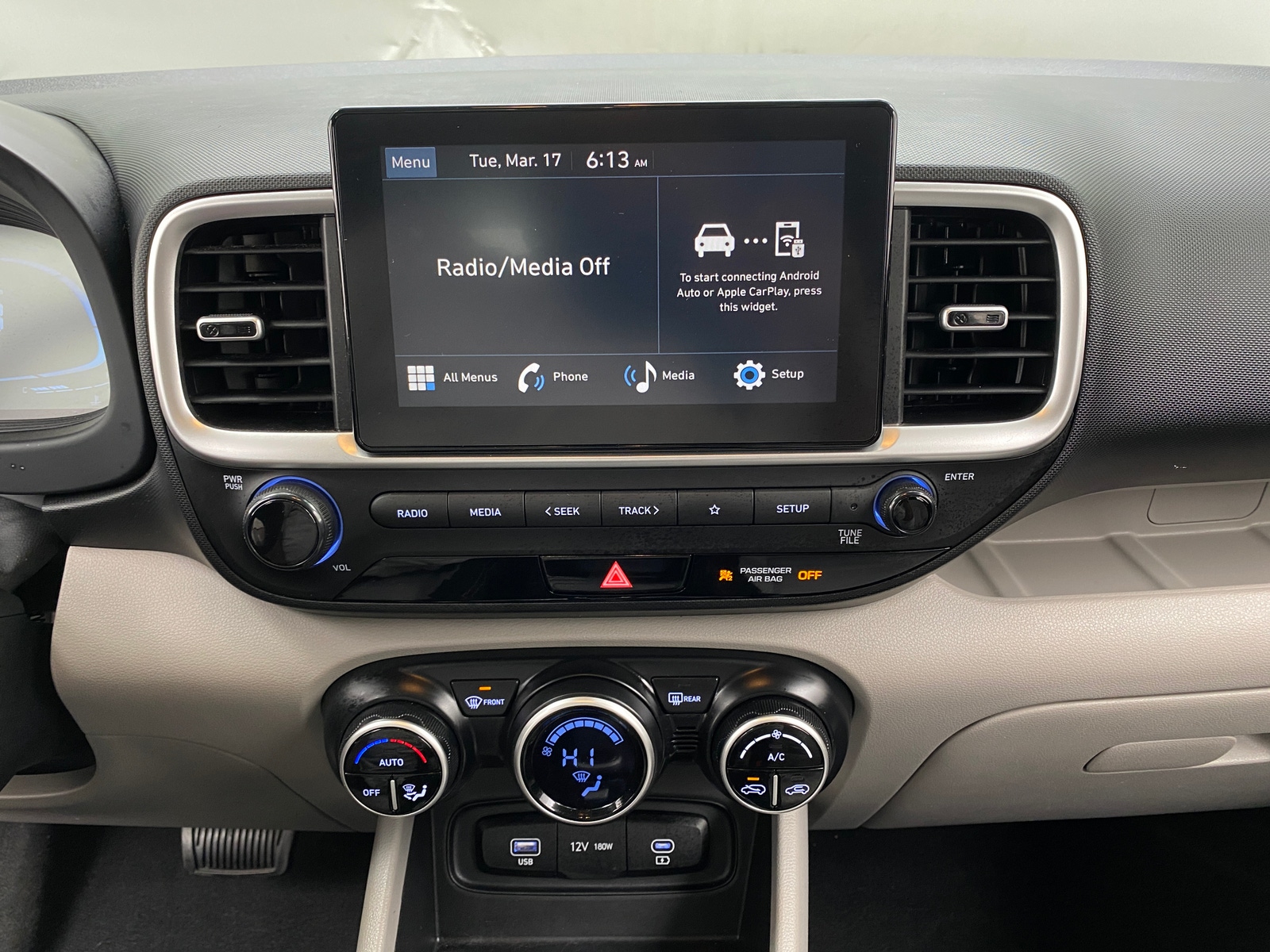 Thumbnail: 2023 Hyundai Venue - 4