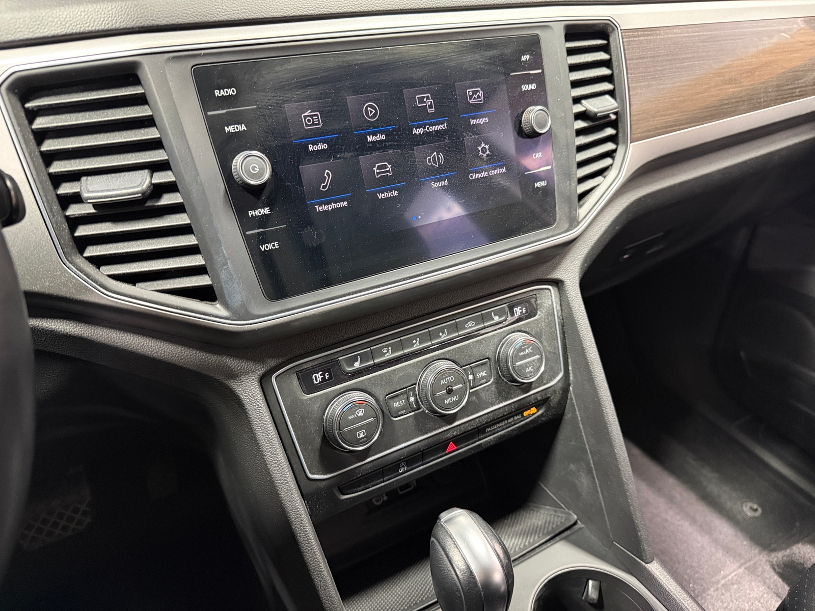 Thumbnail: 2018 Volkswagen Atlas - 3