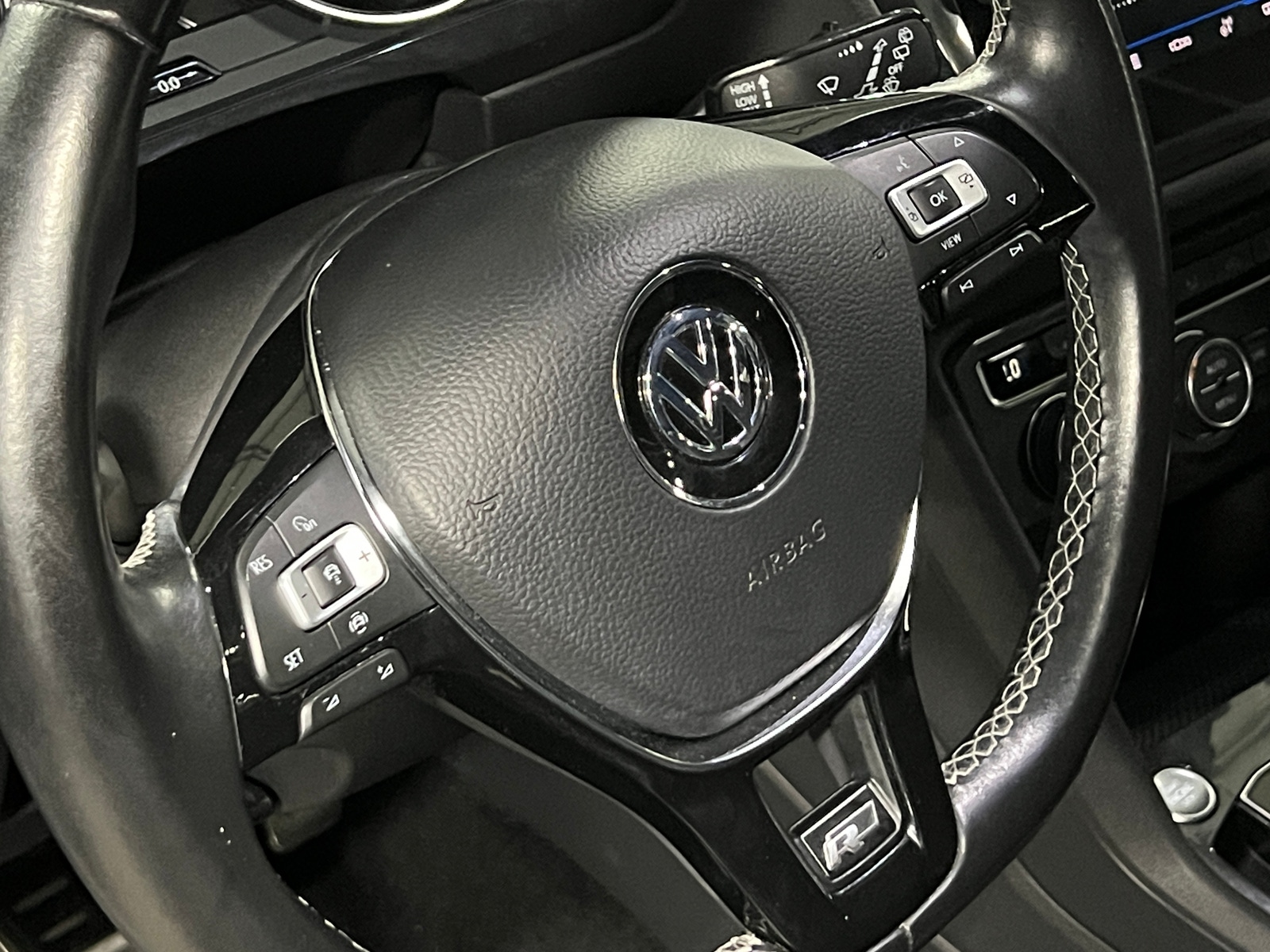 Thumbnail: 2021 Volkswagen Tiguan - 4