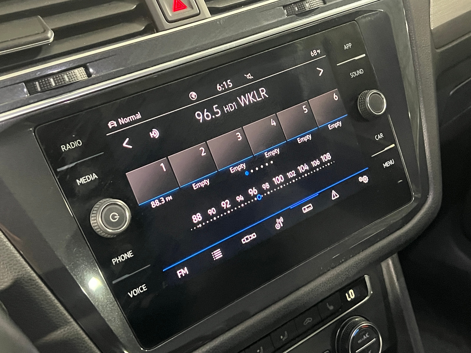 Thumbnail: 2021 Volkswagen Tiguan - 3