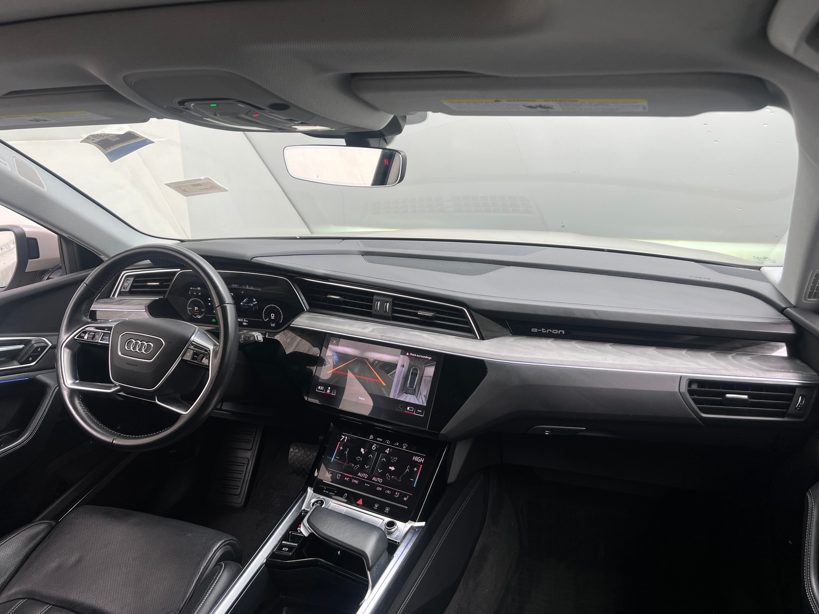 Thumbnail: 2021 Audi e-tron - 2