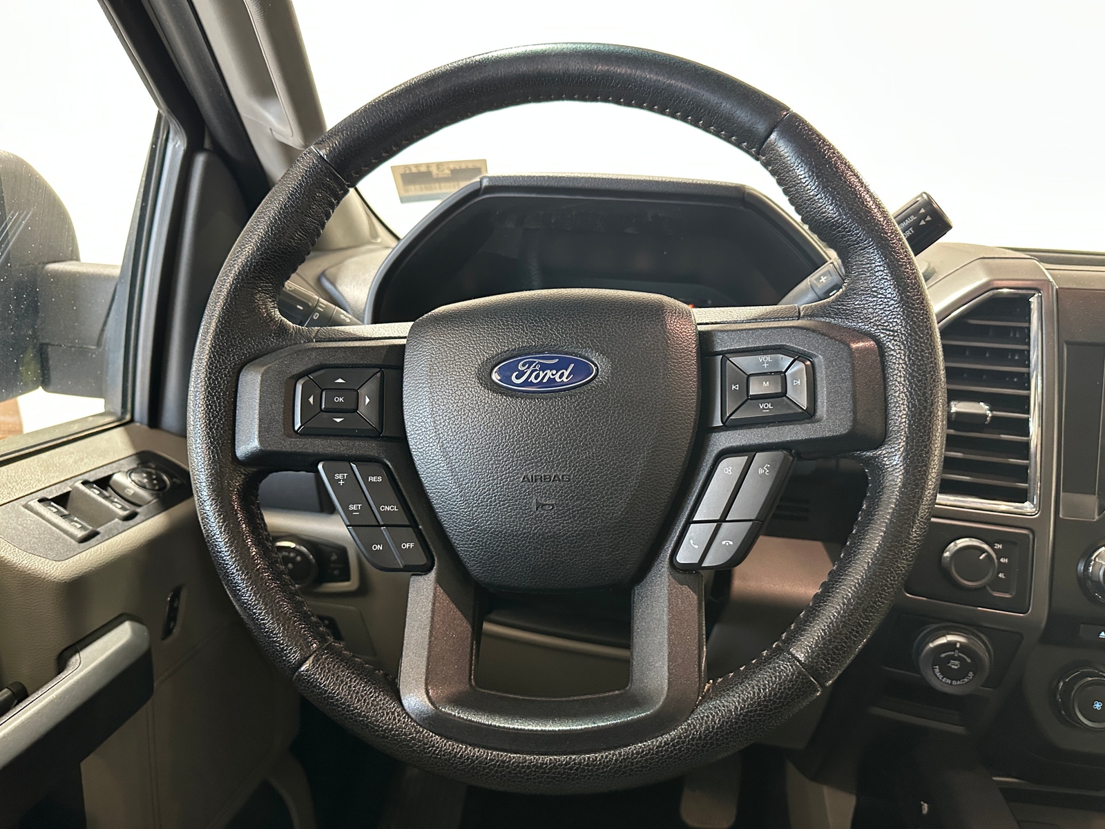 Thumbnail: 2016 Ford Econoline - 5