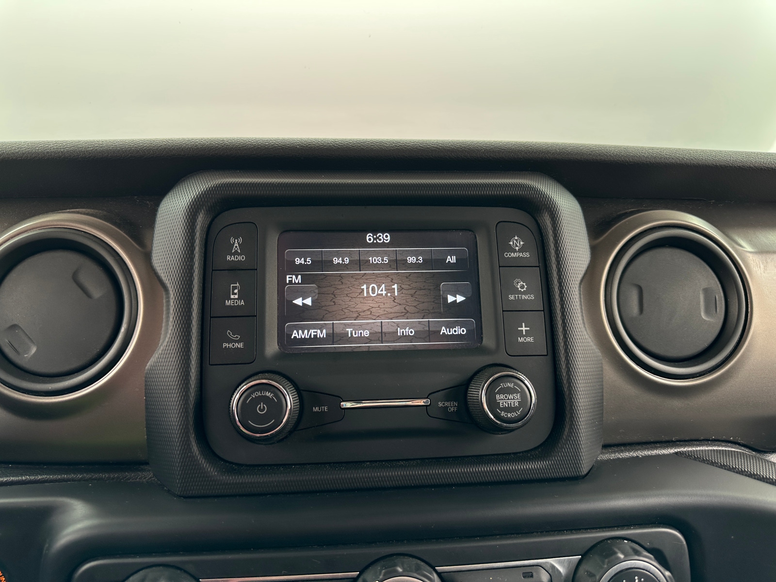 Thumbnail: 2020 Jeep Gladiator - 4