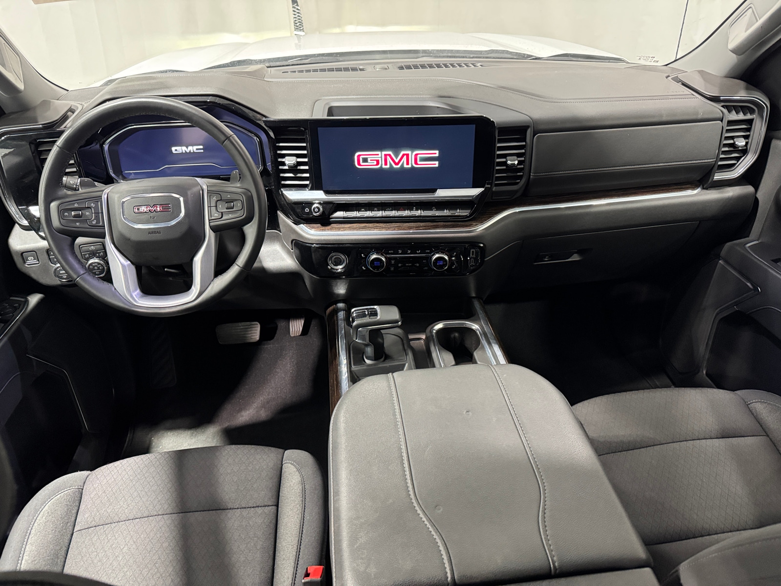 Thumbnail: 2024 GMC Sierra 1500 - 3