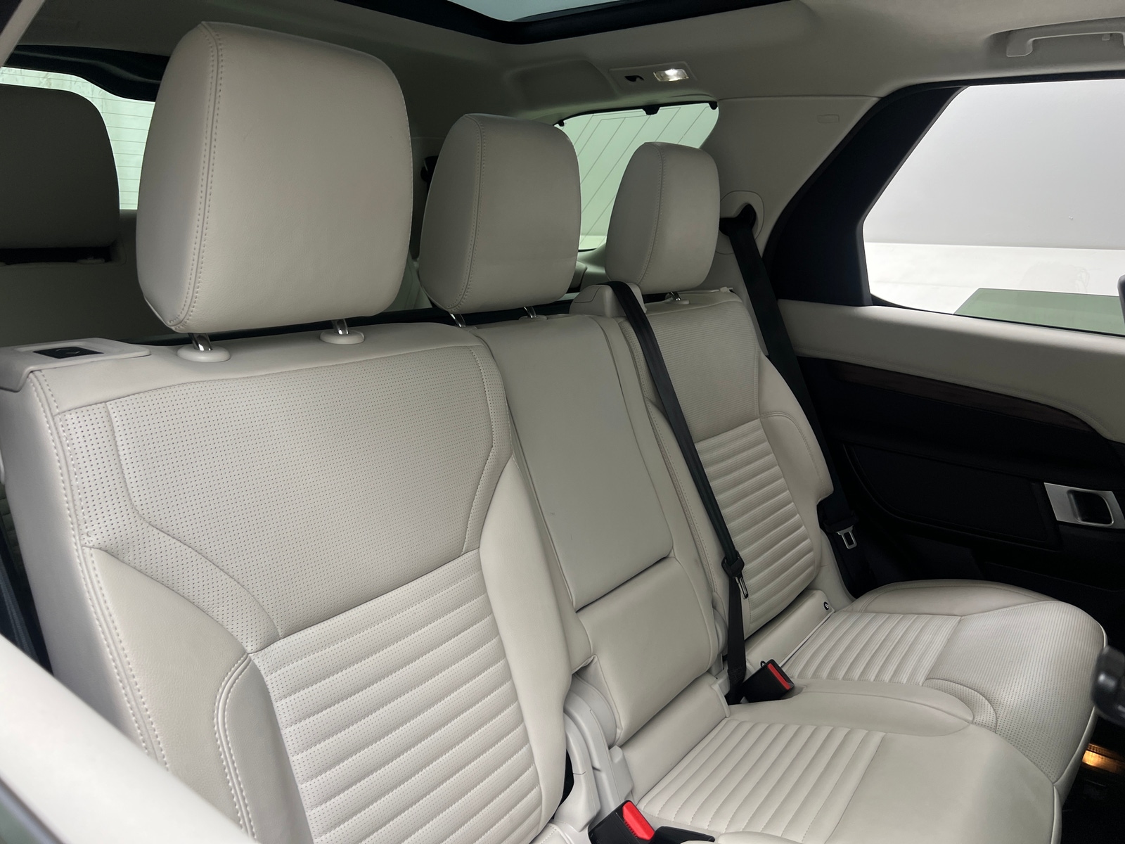 Thumbnail: 2024 Land Rover Discovery - 5